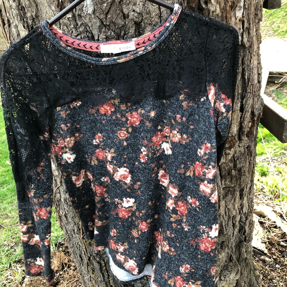 Long sleeve cute top!